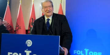 “Jep dorëheqjen”/ Berisha: Nga Korça i deklaroj Edi Ramës se dënimi yt është pa kthim dhe kapital