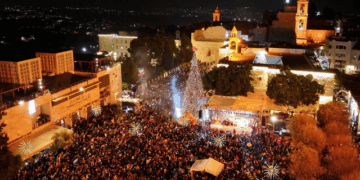 “Çelen” Krishtlindjet në Betlehem pas dy vjeçarit të ERRËT në Gaza, ndizen dritat në simbol shprese