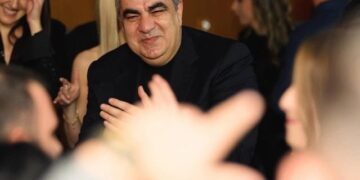 Edi Rama nuk di ku të fusë kokën, Blendi Gonxhe organizon festa me balerina bukuroshe