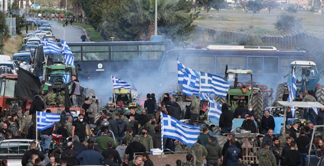 Bllokada Kakavijë-Janinë: Fermerët grekë nuk ndalen, kufiri mbetet i bllokuar