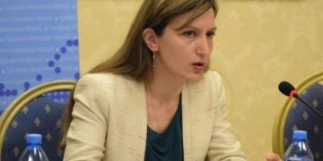 Drejtoresha e Migracionit Alma Bime në arrest shtëpie për kanosje dhe dëmtime prone