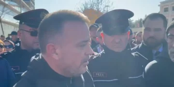 Vlora pa ujë në prag festash, qytetarët shpërthejnë kundër drejtorit të Ujësjellësit: “Na gënjen, është hallkë e korrupsionit”