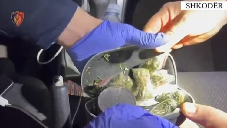 EMRAT/ Arrestohet 2 të rinj në Shkodër, u kapën me drogë gati për shitje