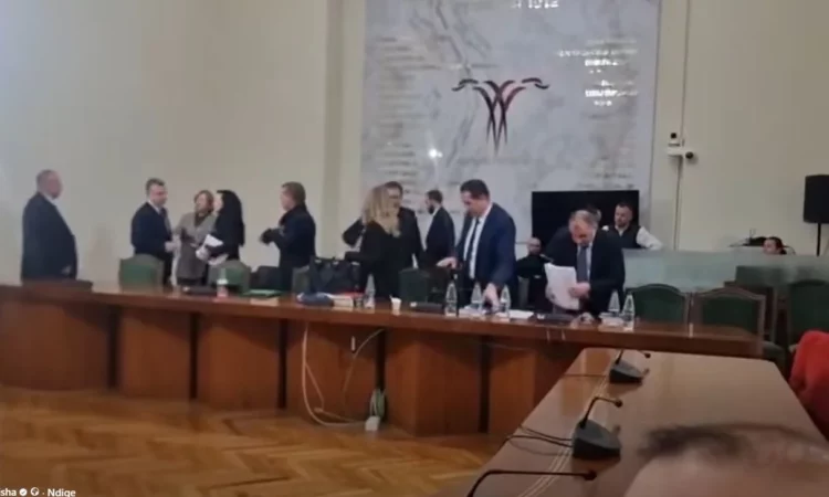 (VIDEO) Debati mes Bardhit dhe Peleshit te ‘Mandatet’: Kur do e thërrasësh mbledhjen tjetër?