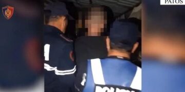 Patos/ Arrestohet 51-vjeçari, dhunoi vëllanë dhe dajën