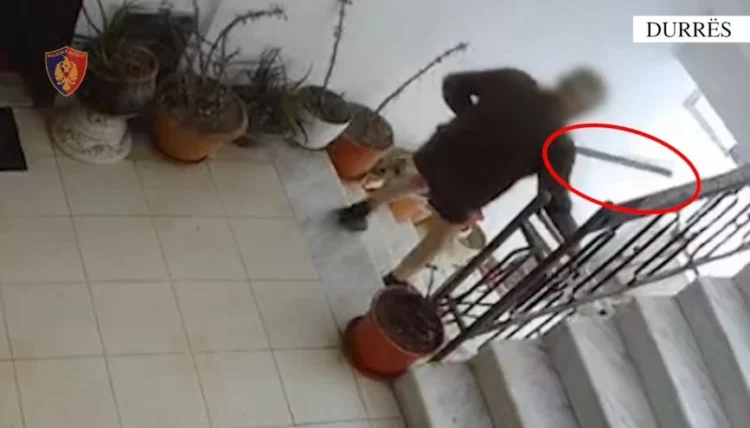 Tentoi të vriste bashkëshorten me shkop druri, arrestohet 76-vjeçari në Durrës