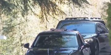 Përfundon mbledhja e qeverisë/ Rama ikën nga Kryeministria, Balluku ‘ngujohet’ në zyrë