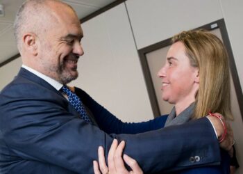 Mogherini në pranga, Ina Zhupa-PS-së: Tani kuptuam ç’doni të thoni me standard europian!