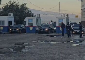 Fluks i lartë në portin e Vlorës/ Në prag të festave, emigrantët kthehen për fundvit në atdhe