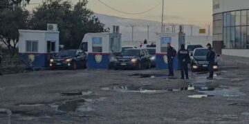 Fluks i lartë në portin e Vlorës/ Në prag të festave, emigrantët kthehen për fundvit në atdhe