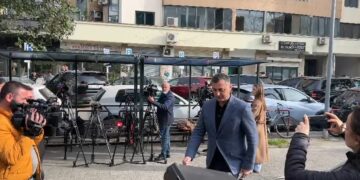 Abuzimi me tenderat e AKSH-it, Nëndrejtori i policisë Erjon Ismaili mbërrin në GJKKO