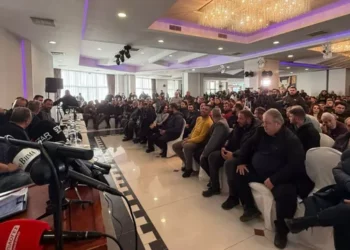 Fermerët dhe blegtorët grekë paralajmërojnë përshkallëzim protestash, refuzojnë dialogun me qeverinë