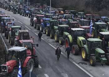 Fermerët grekë vazhdojnë protestat edhe gjatë Krishtlindjeve, bllokadë 3-orëshe në Kakavijë