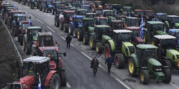 Fermerët grekë vazhdojnë protestat edhe gjatë Krishtlindjeve, bllokadë 3-orëshe në Kakavijë