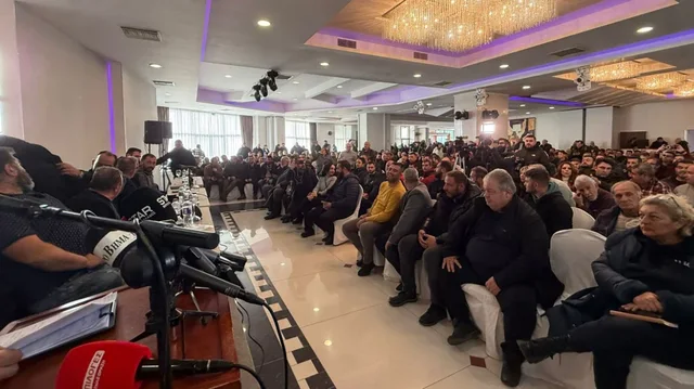 Fermerët dhe blegtorët grekë paralajmërojnë përshkallëzim protestash, refuzojnë dialogun me qeverinë