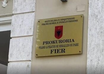 Fatura fiktive dhe fshirje detyrimesh të bizneseve/ Prokuroria e Fierit çon në gjyq tre zyrtarët e bashkisë (EMRAT)