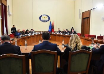 Kërkesa e SPAK/ PS kërkon 3 javë, PD vetëm 5 ditë – përplasje mbi USB-në dhe shtyrjen e mbledhjes për Ballukun