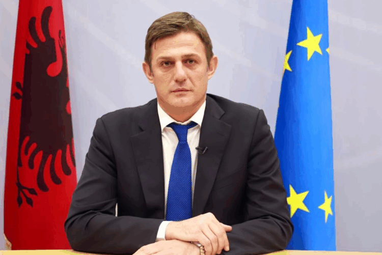 Rama shkarkon zëvendësministrin e Brendshëm, Julian Hodaj