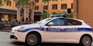 Arrestot çifti shqiptar në Itali, u kapën duke shitur drogë në parkingun e një supermarketi