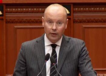 “Pas Ballukut radhën e ka ai”/ Ivi Kaso: Rama, shefi i aferave që mbron të pandehurit