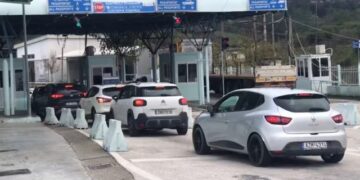Fluks lëvizjesh në Kakavijë: 7919 persona kaluan kufirin në 24 orë