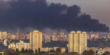 Rusia godet infrastrukturën energjetike të Ukrainës, gjysmë milioni familje në Kiev pa ndriçjm