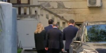 “Fati” i Belinda Ballukut, kreu i SPAK dhe dy prokurorët e posaçëm mbërrijnë në Kryesinë e Kuvendit