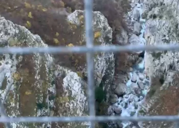 Emri/ Hidhet nga ura 160 metra e lartë nipi i ‘gjeneralit’ famëkeq të Tiranës, Nehat Kulla