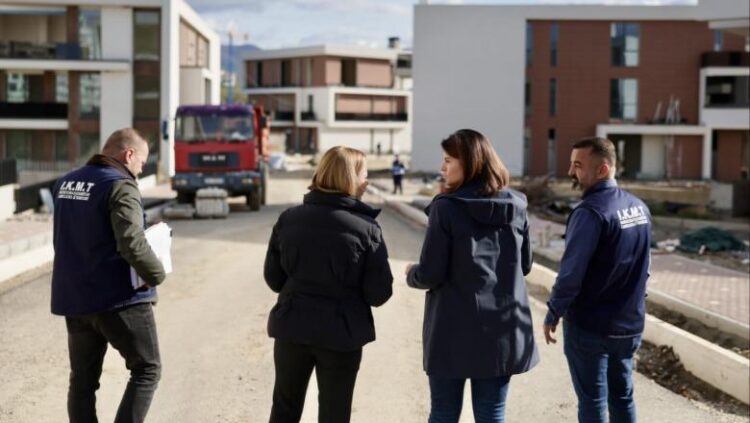 “Zgjohet” ministra Koçiu vijon kontrollet për ndërtimet pa lejë në Farkë