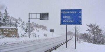 Korça zbardhet nga dëbora, termometri zbret në -5 gradë Celsius