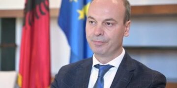 Rritet kreditimi në lek, bie pesha e euros në ekonomi