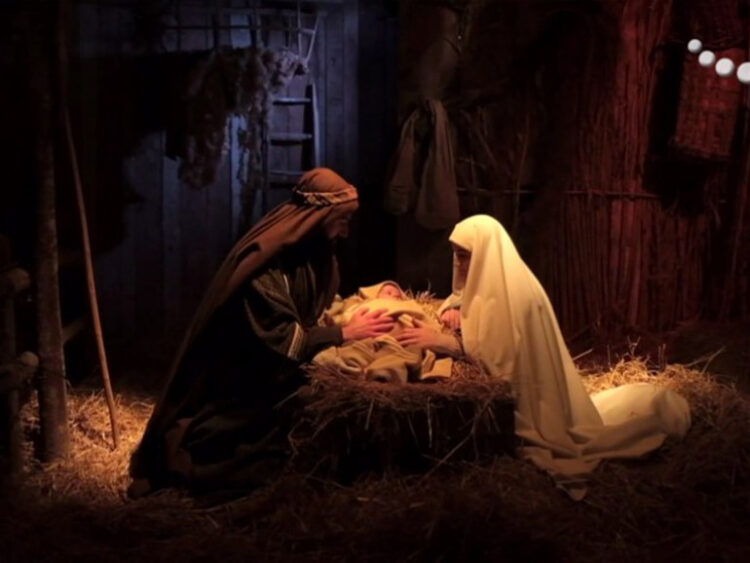 Kremtimi i Krishtlindjes, ritet dhe besimet në vende të ndryshme