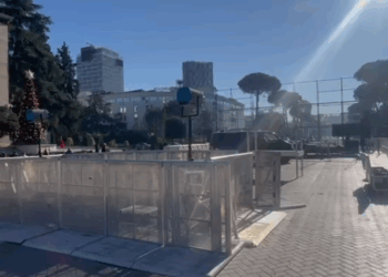 Protesta e opozitës/ Blindohet dera e Kryeministrisë, 1400 policë prezent