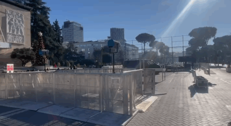 Protesta e opozitës/ Blindohet dera e Kryeministrisë, 1400 policë prezent