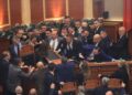 CNN: Skenë kaotike në Parlamentin e Shqipërisë! Kërkohet arrestimi i aleates së ngushtë të Edi Ramës