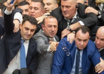 Përjashtimi i 29 deputetëve të PD-së, nis me tensione mbledhja e Sekretariatit të Etikës