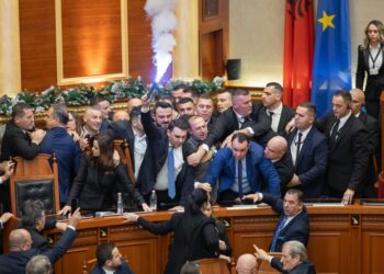 Kërkoi përjashtimin e 29 deputetëve, “zbutet” PS: Do ndëshkojmë vetëm 10 ligjvënës (Emrat)