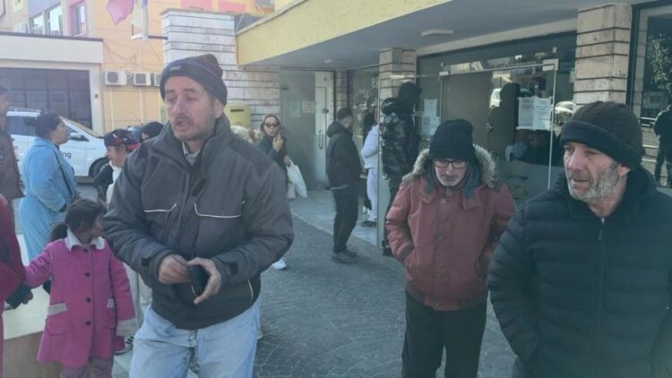 Qeveria i gënjeu për bonusin e fundvitit, personat me aftësi të kufizuara protestojnë në Lezhë