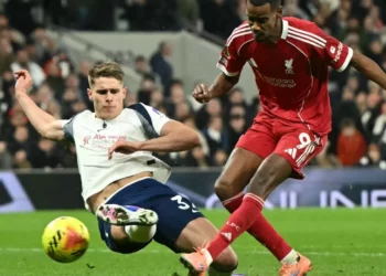 Dy kartonë të kuq dhe 3 gola, Liverpool triumfon ndaj Tottenham