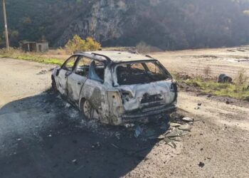 Vrasja e biznesmenit në Elbasan, gjendet një makinë e djegur në fshatin Mirakë