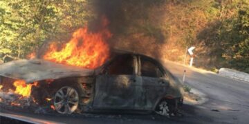 E rëndë në Llogara: Makina përfshihet nga flakët, një viktimë