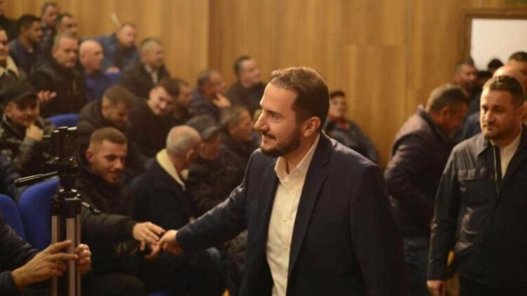 “Mbledhja e Kryesisë, 4 orë gjyq për mua dhe 15 minuta për Ramën”, Salianji vijon turin me strukturat e PD në Elbasan