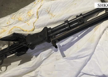 Në shtëpi i gjendet një mitraloz! I vuri flakën dy automjeteve, arrestohet 19-vjeçari në Shkodër (Emri)