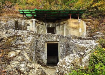 Po gërmonin varret monumentale ilire të Mokrës, kapen në flagrancë 4 të rinjtë