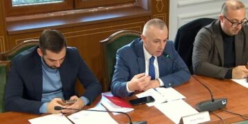 Ndoja kundër Berishës: Tërheqja e firmave për Avokatin e Popullit është e pamoralshme