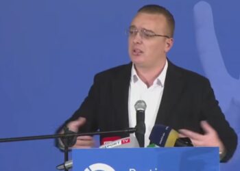 Takimi me Salianjin/  Kandidati më i votuar në Durrës: Prej 11 majit, jemi bërë si zogjtë e korbit, salla plot na jep shpresë…