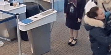 E trembur për ‘fundin e botës’, nëna merr fëmijët dhe ikën nga SHBA. Ja ku gjen strehë ! (VIDEO)