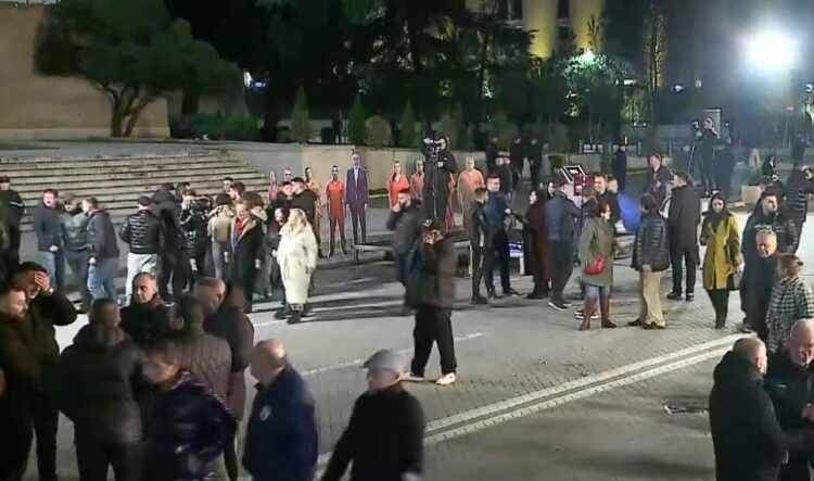 “Foltorja 2” përfundon, qytetarët dhe opozita tërhiqen nga sheshi