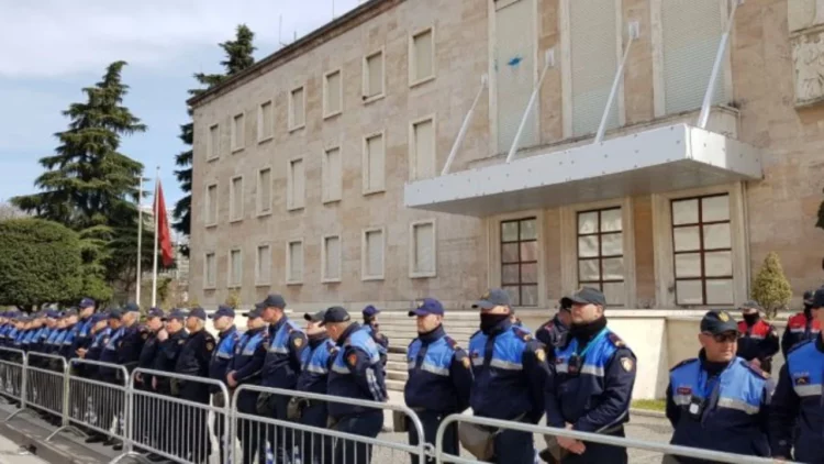 Protesta e PD/ Policia informon për rrugët që do të bllokohen në Tiranë