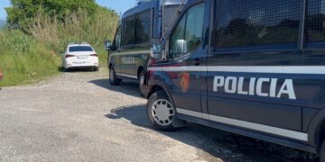 Aksion i policisë në Fushëkuqe, arrestohen dy persona të shpallur në kërkim nga SPAK